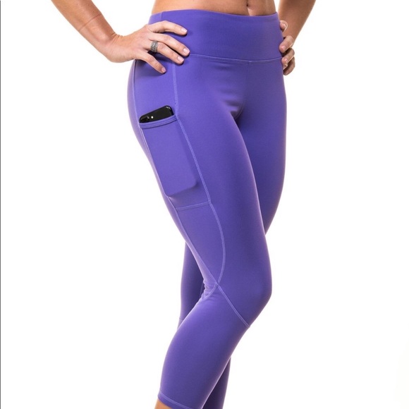 Workout Capris With Cell Phone Pocket